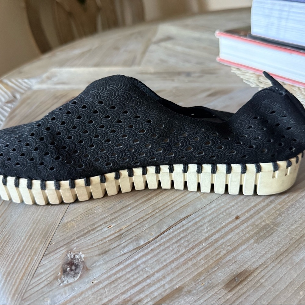 Ilse Jacobsen Black Slip-On Women's Shoes 9.5